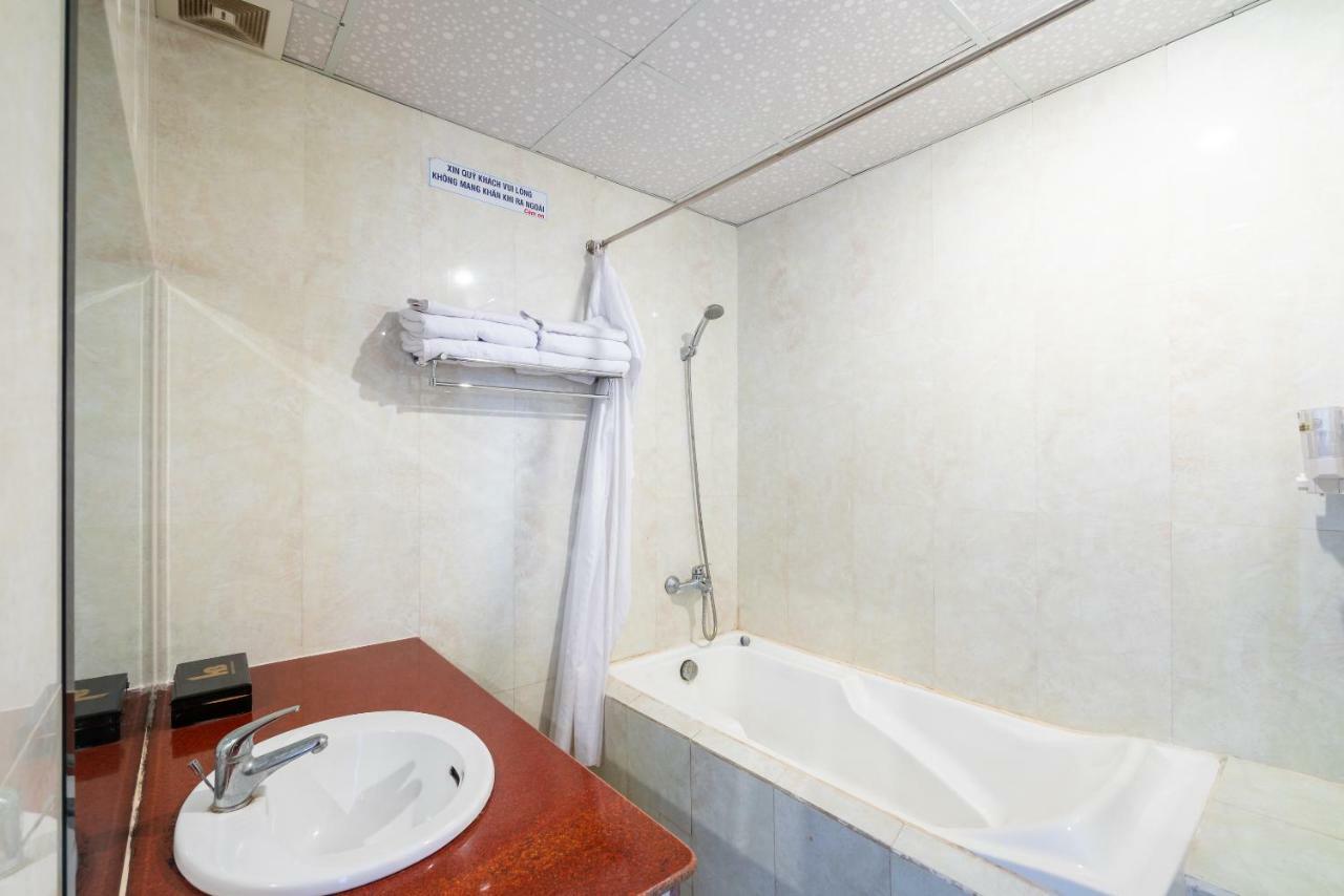 Oyo 375 Hoa Binh Hotel ดานัง ภายนอก รูปภาพ